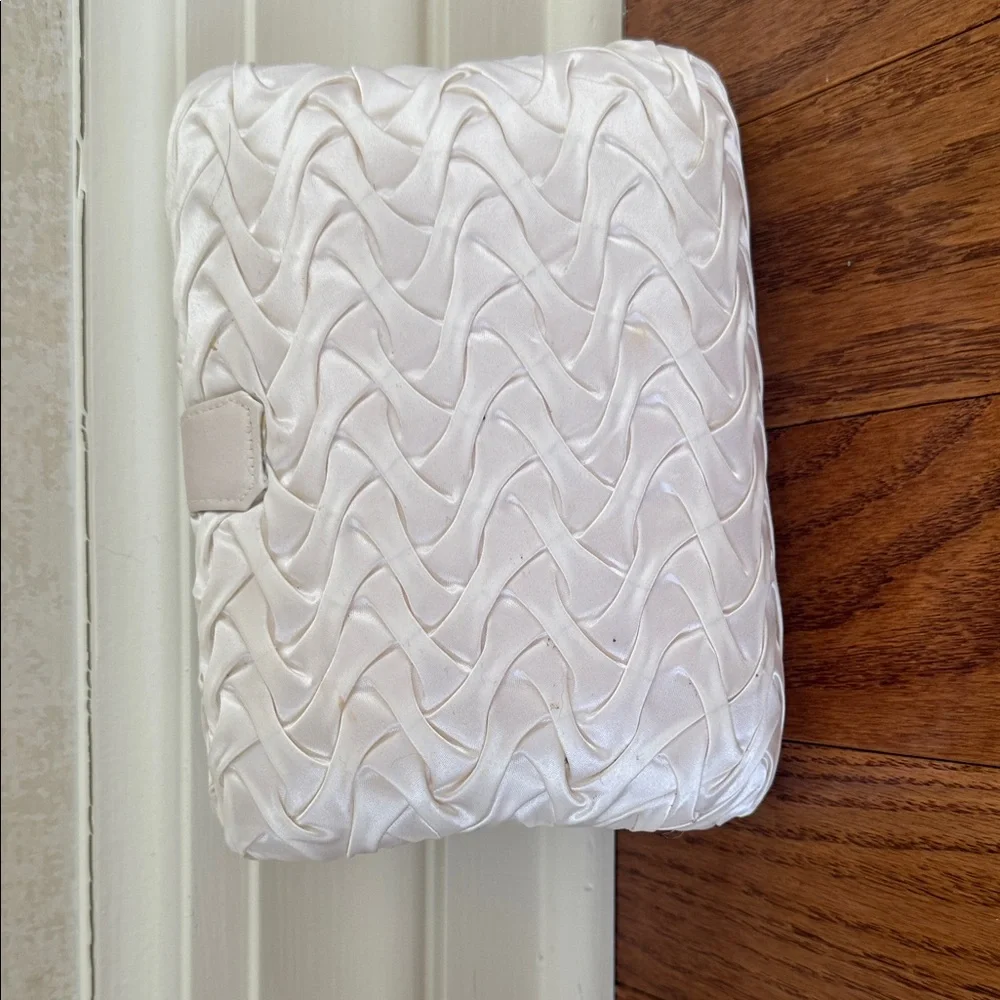 Elegant Cream Quilted Home Accent